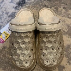 Joybees Women’s Varsity Lined Popinz Clog in Gold - New